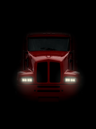 camion rosso in oscurità con fari accesi